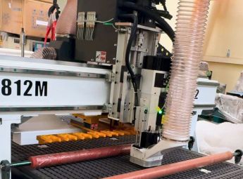 Máy Cắt CNC 1 Đầu Thay Dao Tự Động