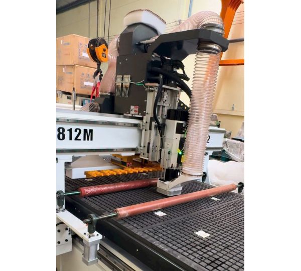 Máy Cắt CNC 1 Đầu Thay Dao Tự Động
