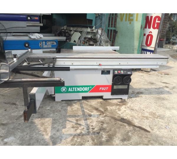 Máy Cưa Bàn Trượt Châu Âu
