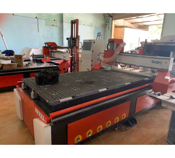 MÁY CẮT CNC 1 ĐẦU BÀN CAO .